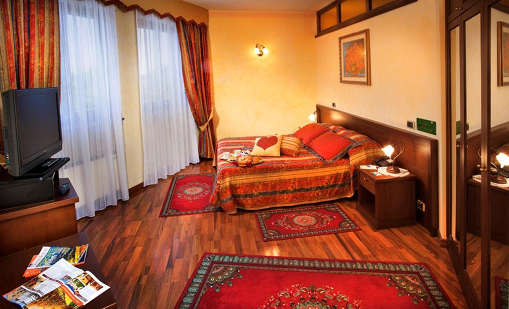 Hotel La Ruota Pianfei Room photo